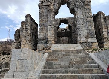 pakistan/ladakh/landmark/suraj-kund-temple