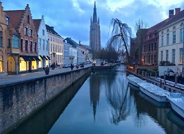 belgium/bruges/landmark/standbeeld-frank-van-acker