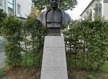 germany/stuttgart/landmark/mahatma-gandhi-statue