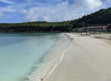 antigua-and-barbuda/saint-philip/landmark/dickenson-bay-beach