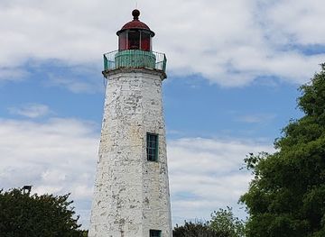 virginia/chesapeake-bay-region/landmark/old-point-comfort-lighthouse
