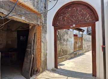 tanzania/stone-town/landmark/the-ancient-door-of-stone-town