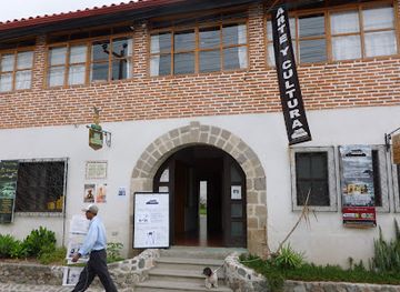 guatemala/central-highlands/landmark/casa-cakchiquel-panajachel