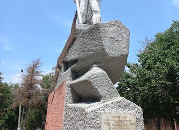 uzbekistan/angren/landmark/pamyatnik-grigoriyu-stepanovichu-chikryzovu