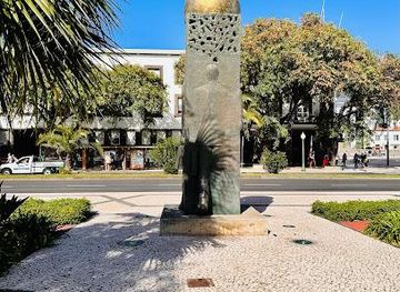 portugal/madeira/landmark/monument-for-madeiran-businesspeople