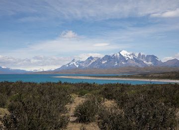 chile/magallanes-and-chilean-antarctica-region/landmark/sarmiento-lake