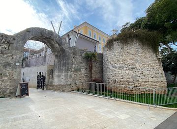 croatia/istria/landmark/gate-of-hercules