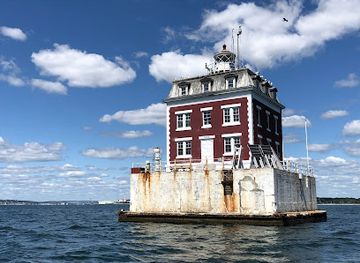 connecticut/southeastern-connecticut/landmark/new-london-ledge-lighthouse