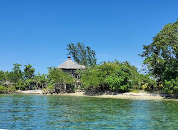 honduras/roatan/landmark/daniel-johnson-s-monkey-and-sloth-hang-out