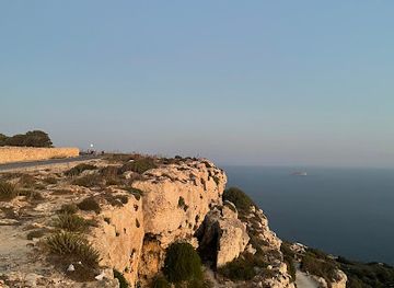 malta/dingli-cliffs/landmark/dingli-cliff-s-benches