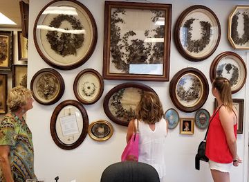 missouri/independence/landmark/leila-s-hair-museum