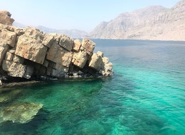oman/musandam-peninsula/landmark/dolphin-khasab-tours