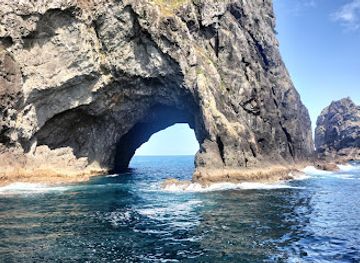 new-zealand/paihia/landmark/cruise-to-the-hole-in-the-rock