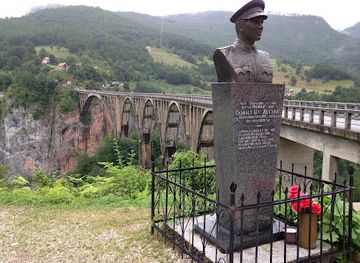 montenegro/durmitor/landmark/red-rock-zipline