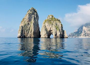 italy/capri/landmark/faraglioni