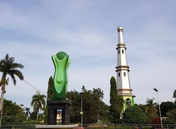 indonesia/sulawesi/landmark/bundaran-tugu-cengkeh