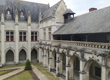 france/tours/landmark/cloitre-de-la-psalette