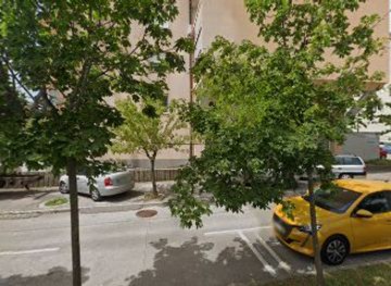 slovenia/sezana/landmark/lustrum-nepremicnine-d-o-o-podruznica-nepremicnine