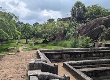 sri-lanka/anuradhapura/landmark/star-gate-ranmasu-uyana