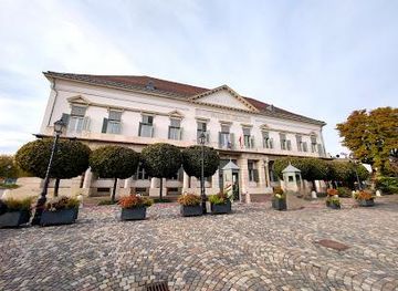 hungary/tatabanya/landmark/sandor-palace