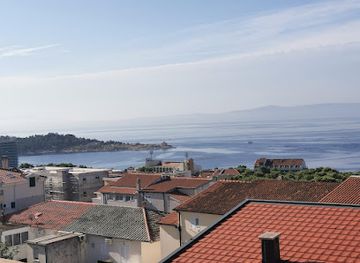 croatia/makarska/landmark/grey-house