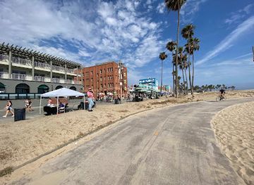 california/venice-beach/landmark/venice-beach-drum-circle