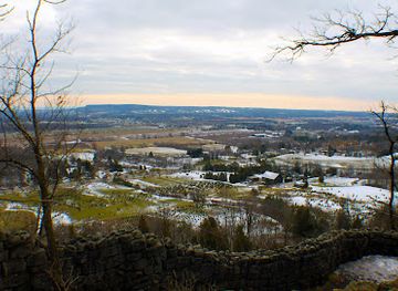 canada/greater-toronto-area/landmark/rattlesnake-point-conservation-area-reservations-required