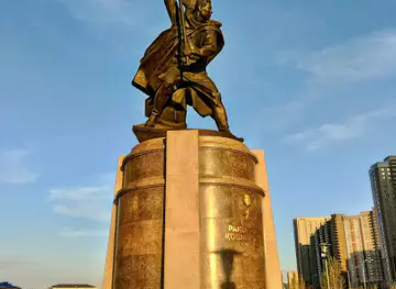 Rakhimzhan Qoshqarbayev monument