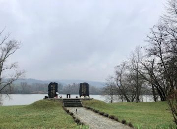 slovakia/podpolanie/landmark/pamatny-sikulsky-stlp