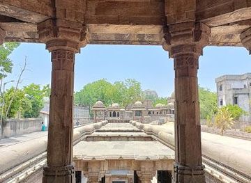 india/ahmedabad/landmark/dada-hari-s-stepwell-ahmedabad