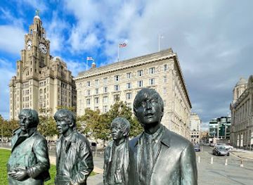 united-kingdom/liverpool/landmark/the-beatles-statue