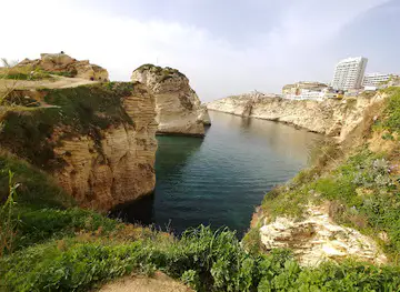 Al Raouche Rocks