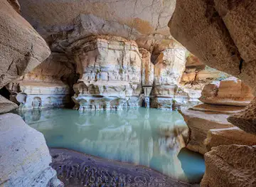 Holqa Soof Umar(Sof Omar Cave)