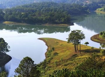 vietnam/dalat/tuyen-lam-lake/landmark/tuyen-lam-lake