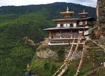 bhutan/sarpang/landmark/dzongdrakha-monastry