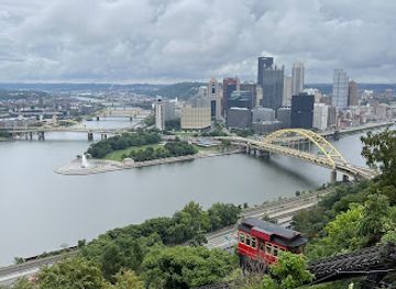 pennsylvania/pittsburgh/landmark/molly-s-trolleys-pittsburgh