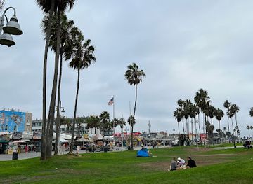 california/los-angeles/venice-beach/landmark/windward-plaza