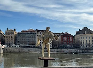 france/lyon/landmark/the-weight-of-oneself