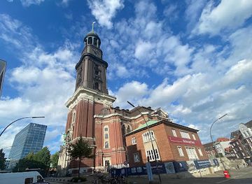 germany/hamburg/landmark/martin-luther-statue