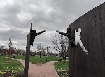 indiana/indianapolis/fountain-square/landmark/landmark-for-peace-memorial