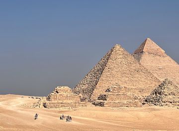 egypt/cairo/giza/landmark/panoramic-view-of-the-giza-pyramids