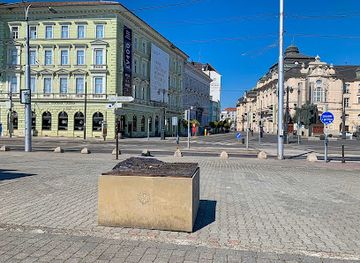 slovakia/bratislava/landmark/bronze-model-of-bratislava