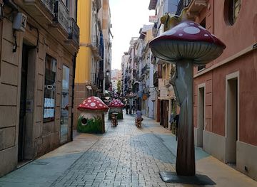 spain/alicante/barrio-de-santa-cruz/landmark/el-carrer-dels-bolets