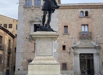 spain/madrid/landmark/statue-of-don-alvaro-de-bazan