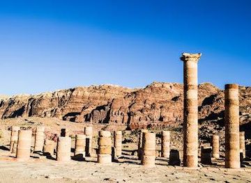 jordan/petra/landmark/colonnaded-st