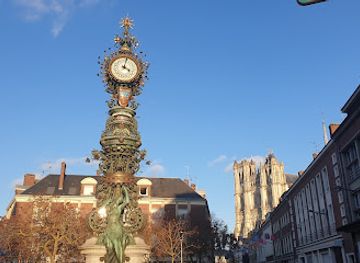 france/amiens/landmark/horloge-dewailly-et-marie-sans-chemise