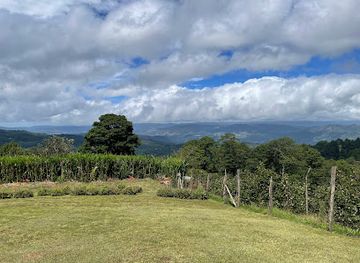 honduras/central-highlands/landmark/finca-la-cantadora