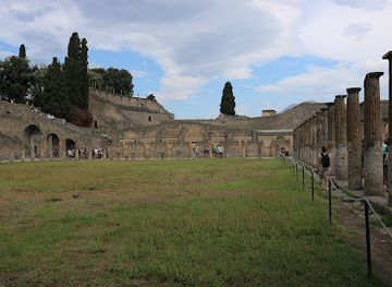 italy/pompeii/landmark/casa-dei-ceii