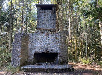washington/federal-way/landmark/bullitt-fireplace