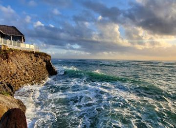 tanzania/dar-es-salaam/masaki/landmark/the-sea-cliff